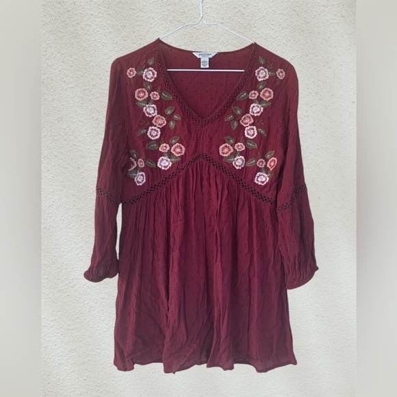 Arizona Jeans Co. Embroidered Floral Burgundy Top - Picture 1 of 11